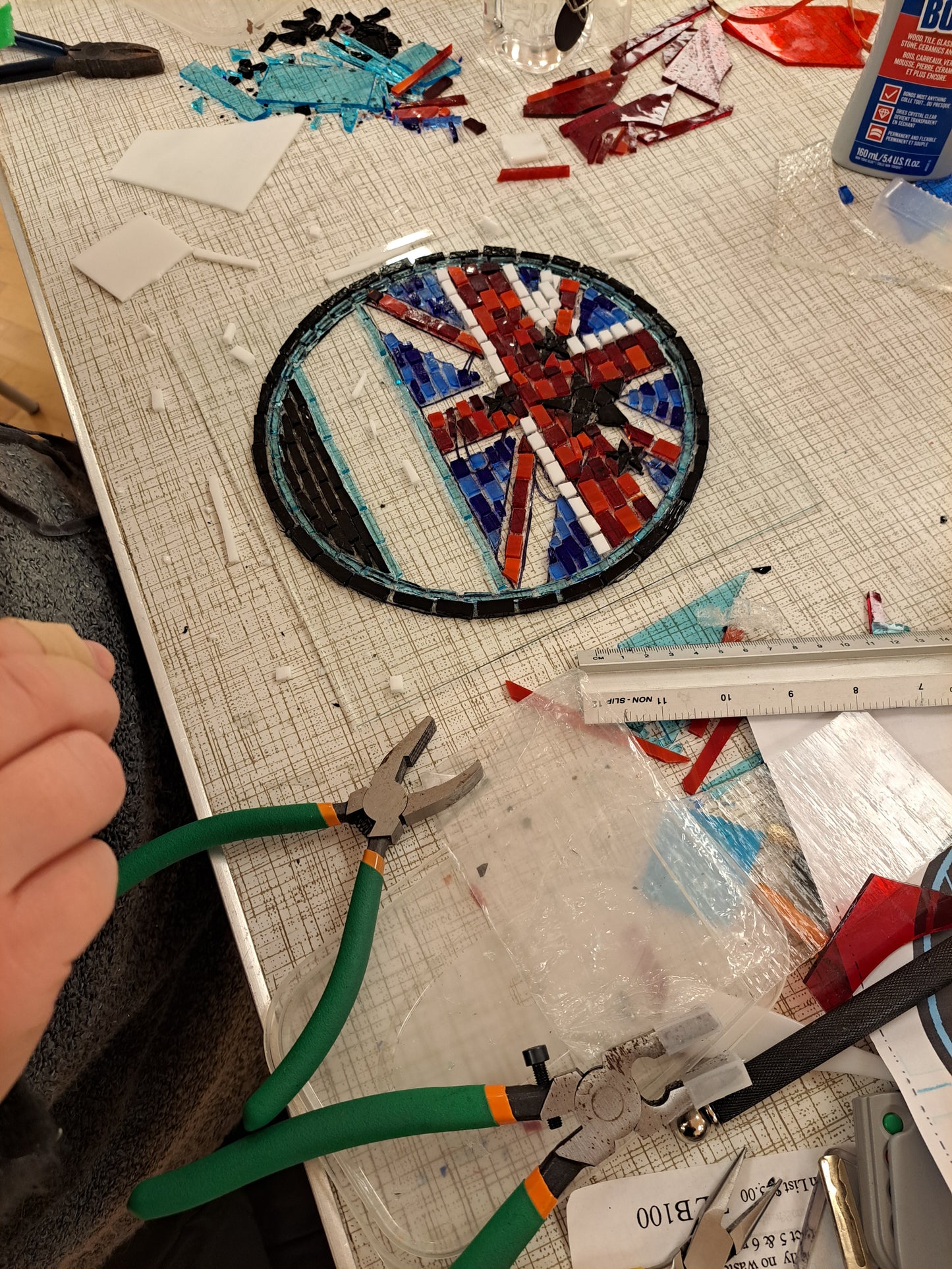 GLASS MOSAIC WORKSHOP in SUNNINGHILL