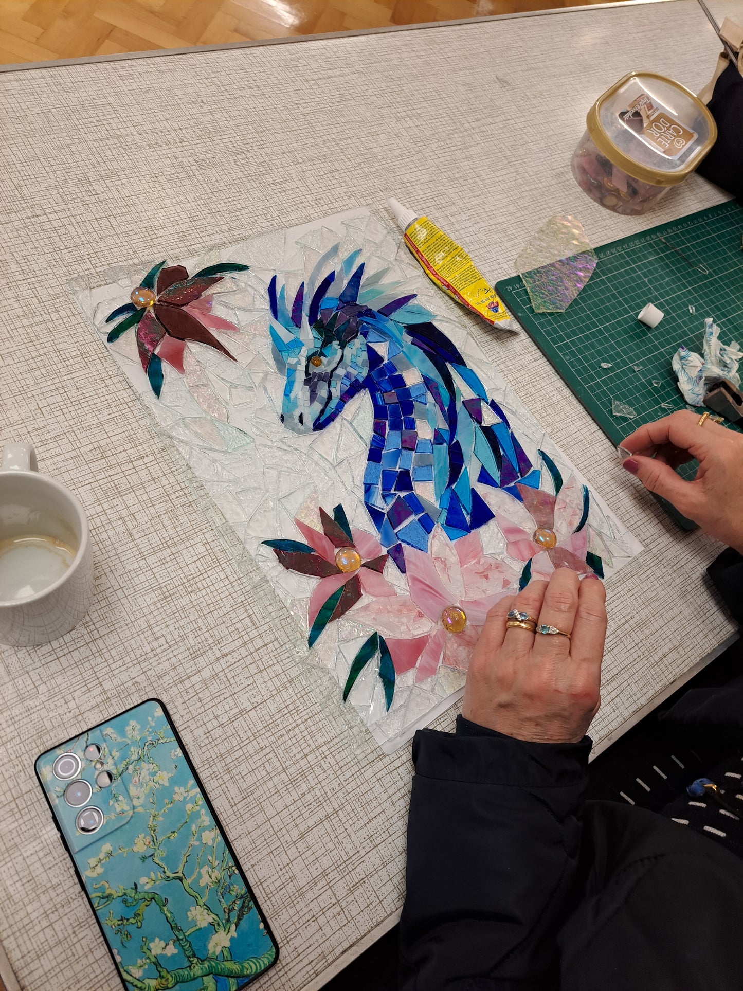 GLASS MOSAIC WORKSHOP in SUNNINGHILL