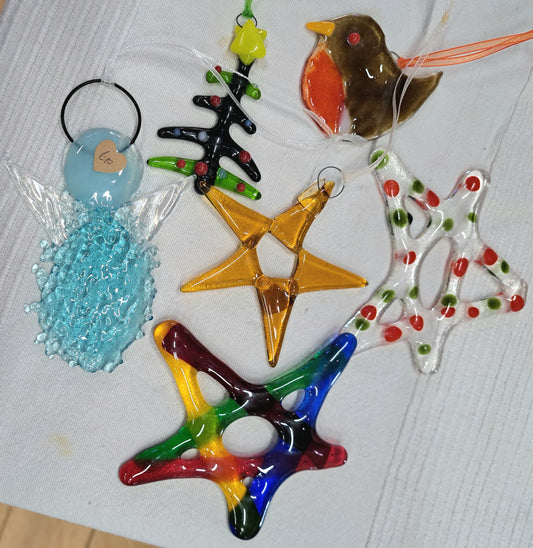 CHRISTMAS DECORATIONS WORKSHOP AT CORDES HALL SUNNINGHILL