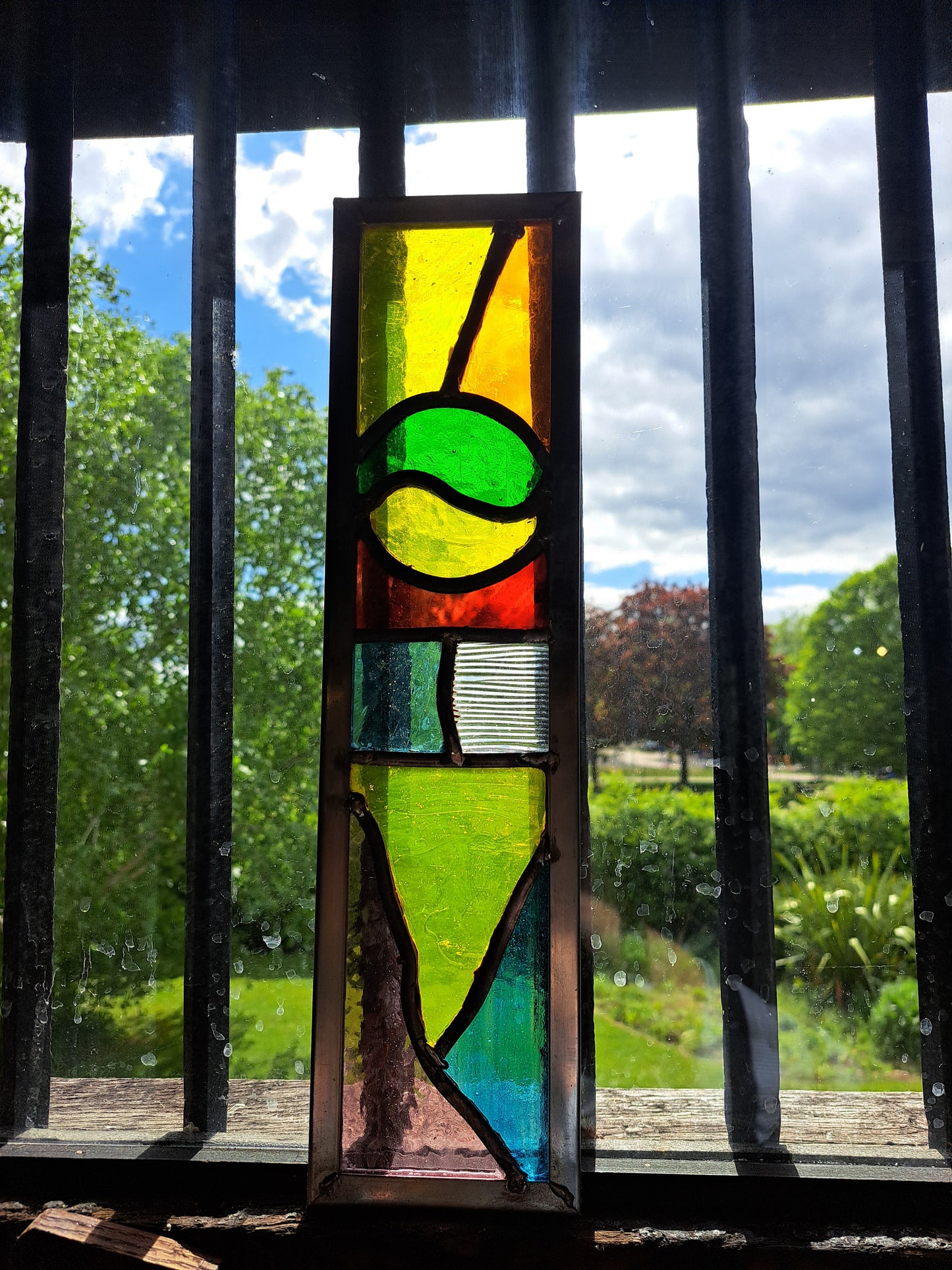 STAINED GLASS GARDEN ORNAMENT WORKSHOP (SUNNINGHILL)